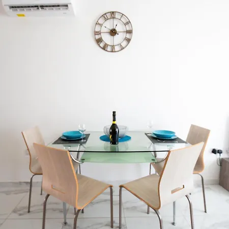 Seaview Portside Penthouse Superior Апартаменты Сент-Полс-Бей