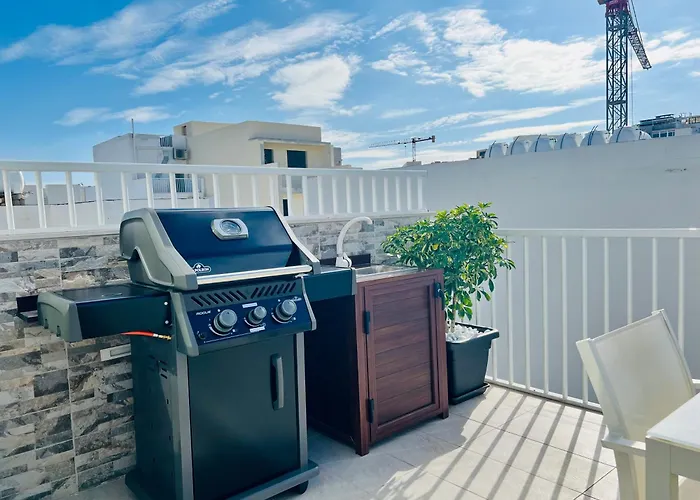 Seaview Portside Penthouse Superior * St. Paul's Bay